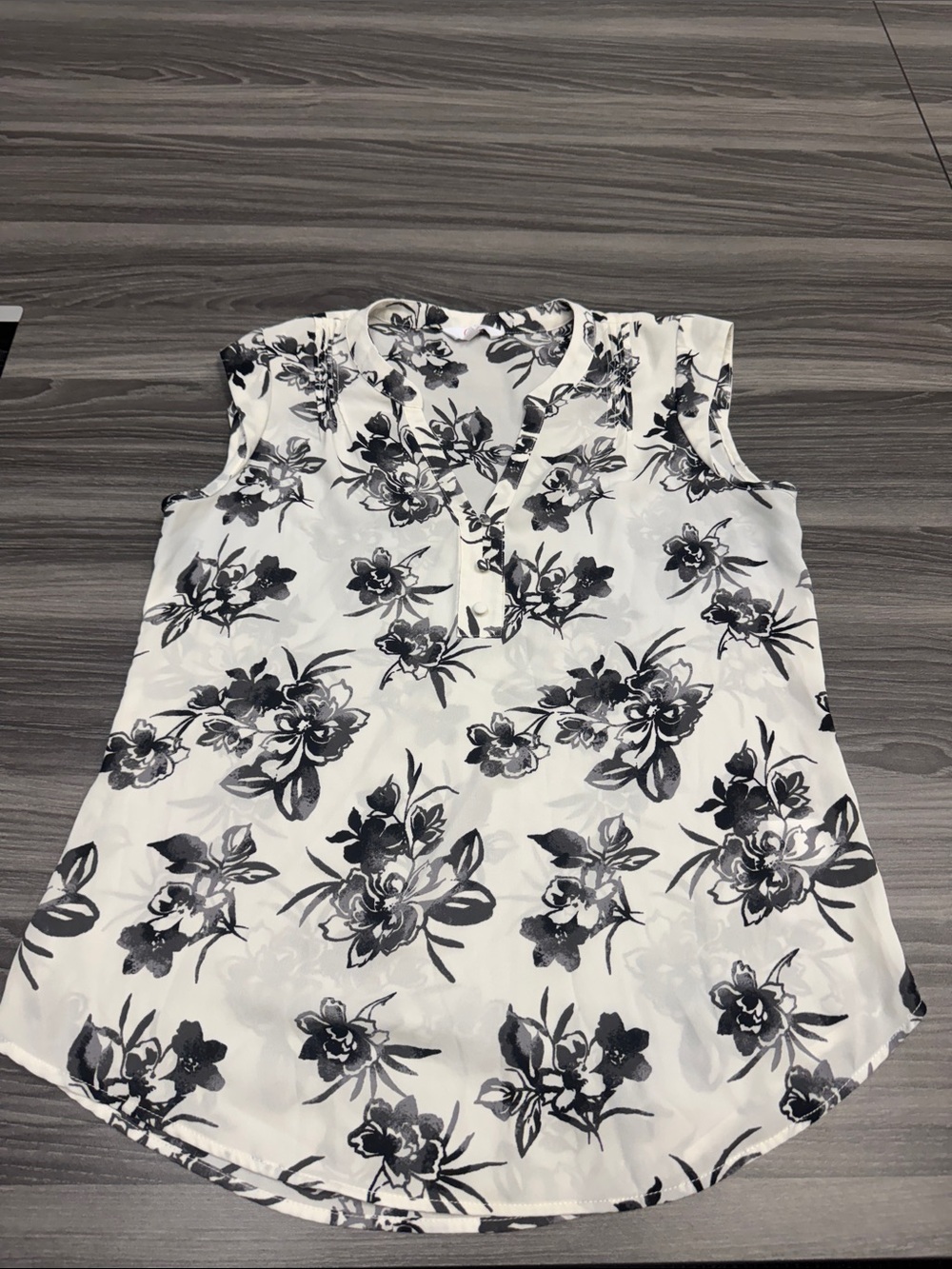 Candie's White Floral V-Neck Sleeveless Cami